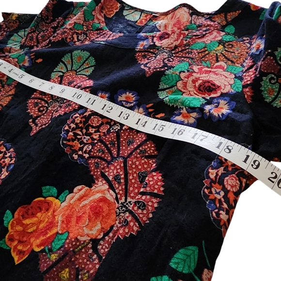 Colorful Floral Short Sleeve Top Size L - Picture 6 of 7